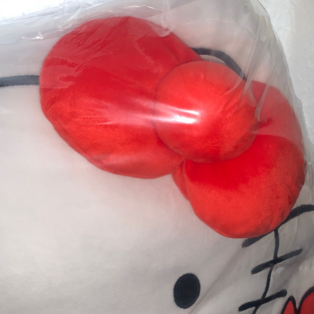 🆕- HUGE Oversized Hello Kitty Snowman with Red Bow Throw Pillow - Picture 5 of 8